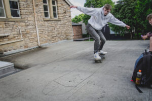 Spenna & Arron Reverse Vault Reverse Vault Bourbon Biscuit Time Liam Rides the "D". One-Handed Handstand Parkour & Chil…