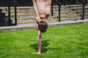 Spenna & Arron Reverse Vault Reverse Vault Bourbon Biscuit Time Liam Rides the "D". One-Handed Handstand Parkour & Chil…