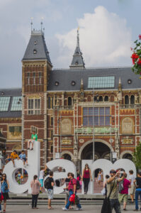 'dam.